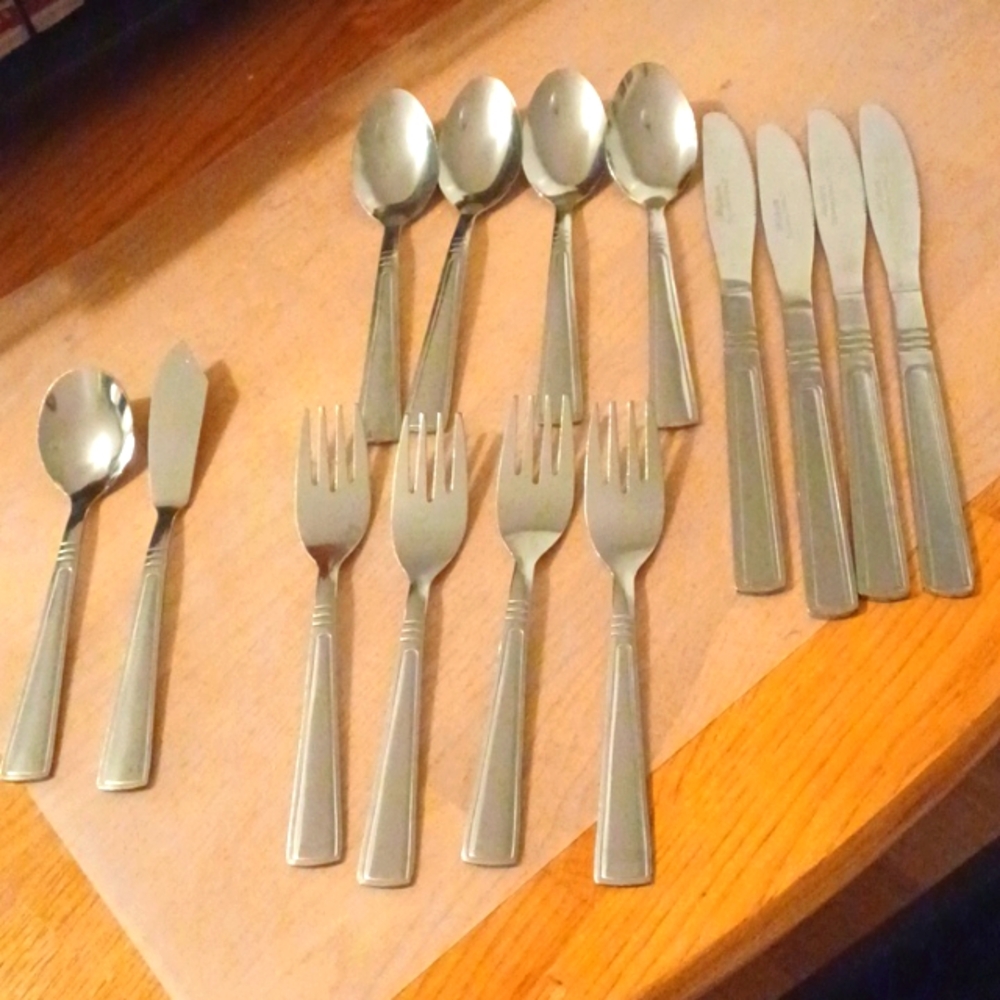 Gibson 14 pieces of flatware. Spoons, forks, butter knives.